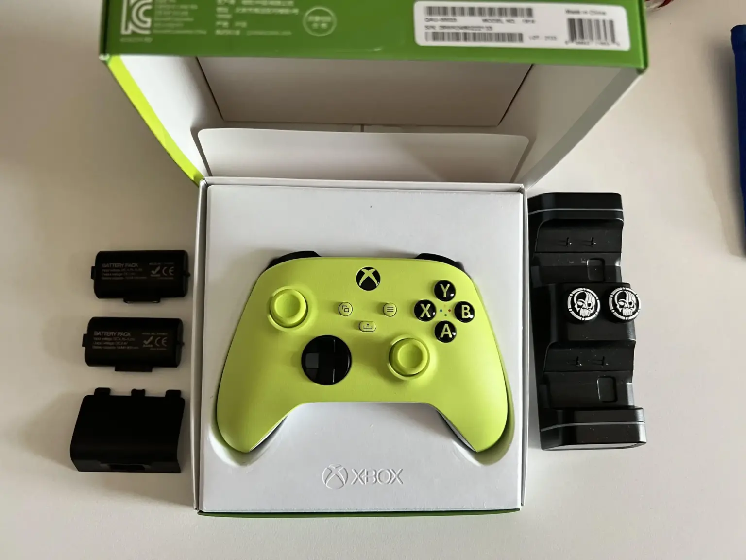 دسته بازی بی سیم مایکروسافت مدل Xbox Controller Electric Volt